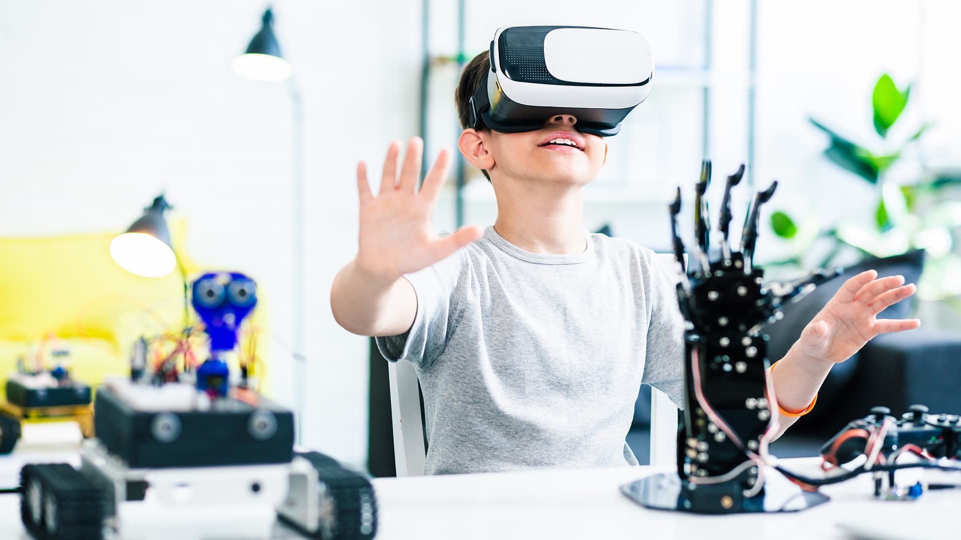 Educational VR & Remote Learning at Home
